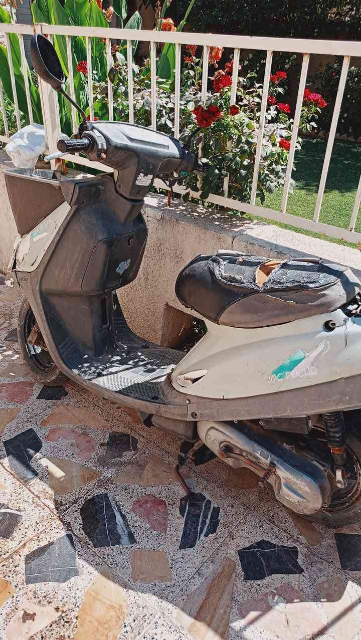 ماطور بزون للبيع شغال الموطور معمر بس رينك مابدل بي شي الباقي على وضع الشركه السعر 220 للستفسار ***********
