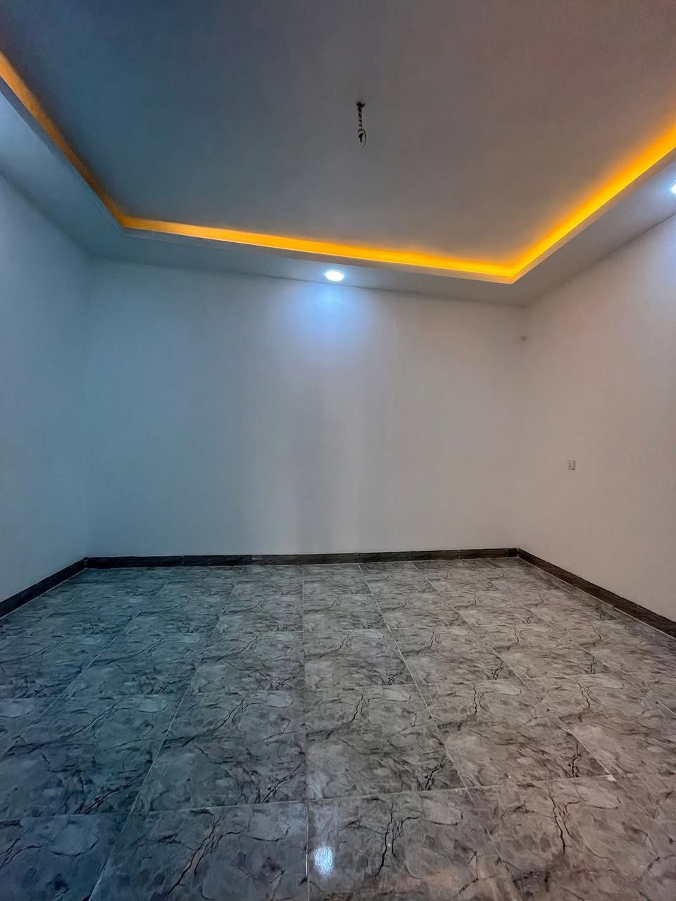 السلام عليكم ورحمة الله وبركاته #مكتب_الغوالي
بيت للبيع في حي السماح الثانية قرب المشاعل

🔹 المساحة : 100م ، الواجهة : 5م ، العمق : 20م

🔹 سند طابو ملك صرف بناء حديث زيرو طابقين

🔹 موقع مميز على شارع 20م قريب من كافة الخدمات

ط1 : كراج ، استقبال ، هول ، مطبخ ، غرفة نوم ، صحيات 

ط2 : غرفتين نوم ، هول ، صحيات ، سطح ناصي وعالي

مجهز بالكامل بكافة الانظمة الحديثة -

سبالت - غسالات - انترنيت - دشات - كاميرات 

للاستفسار اكثر مراجعة #مكتب_الغوالي الكائن في حي السماح الاركان قرب مدرسة السماح الابتدائية وقرب مول القمه على شارع 20 او الاتصال على الارقام التالية -

***********

***********
