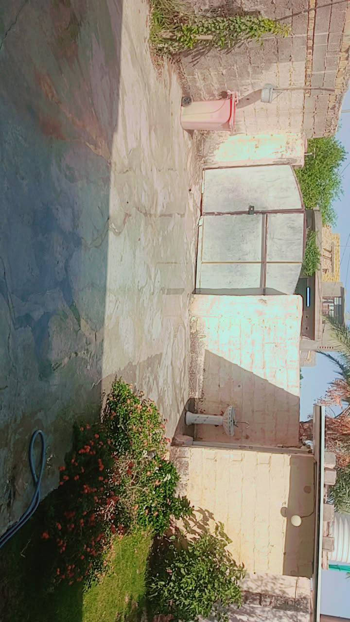 سلام عليكم دار للبيع مساحه 360 متر زراعي وره ضريح المتنبي مباشره بي 2 غرف نوم وصاله وستقبال ومطبخ واي استفسار هذا رقم الهاتف ***********

