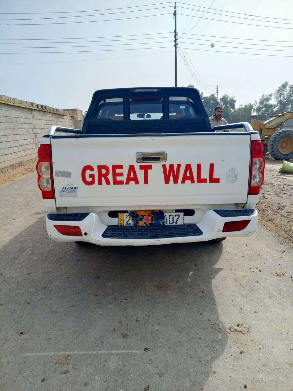 اسلام عليك سياره اللبيع كريت ويل مديل 2015رقم واسط مكفوله من الصبغ والضربه تخم تاير قبل
شهر شاده حداديه همين محرك معه الكير ابلادي سياره ما متعوبه راعيه موضف السعر 88وبيه مجال قليل جدا مكلف بنشر ***********
