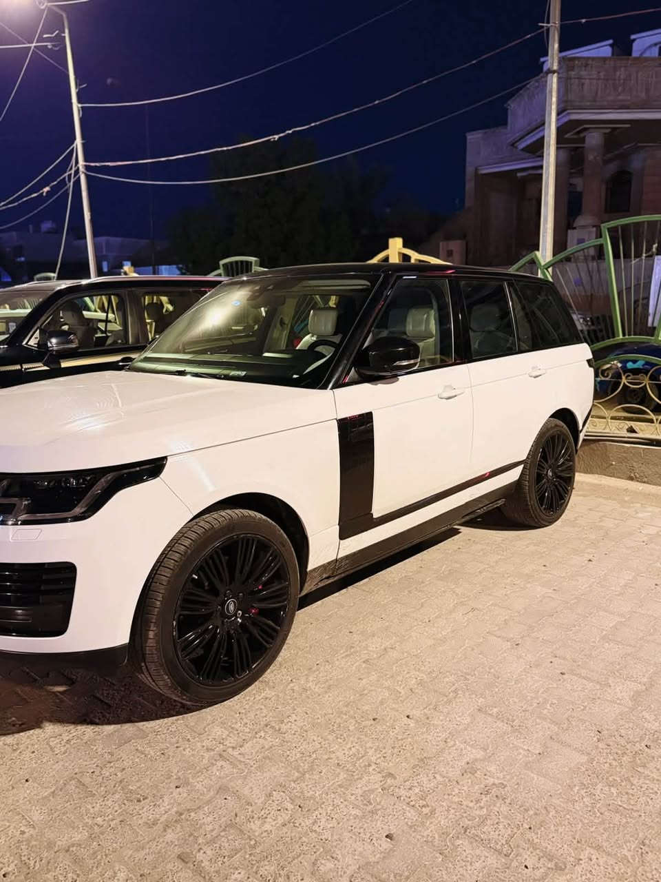 سلام عليكم رانج 2018 مكفوله كفاله عامة عده بارد باب السائق وكالة سردار مواصفات v6 Hse ماشيه 50الف السياره فول للاخير 
بوب شفط دوسات كهرباء بانوراما جكات 
معروفه مواصفاتها 
 العنوان بغداد زيونة ***********
السعر 365$ وبيها مجال
