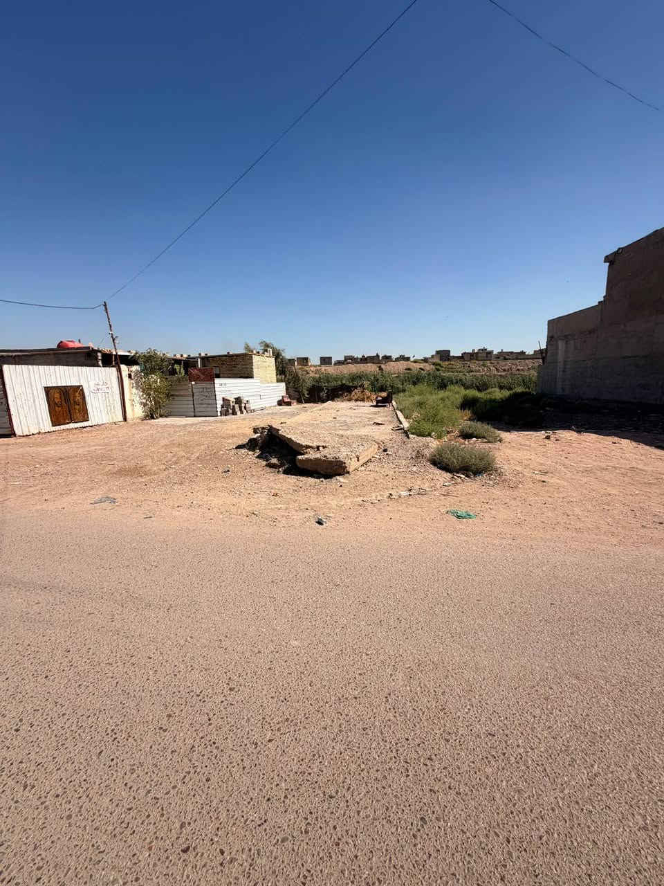 مكلف بالنشر 
سلام عليكم 
قطعه ارض للبيع في السريدات القديمه على التبليط على شارع رئيسي 
نوع العقار زراعي سند 25 تحويل باسم المشتري 
مساحه الارض 100متر
واجهه الارض 5متر 
نزال الأرض 20متر
خدمات كامله 
سعر الارض 14مليون وبيه مجال 
مستعجل على البيعه 
للاستفسار 
***********
