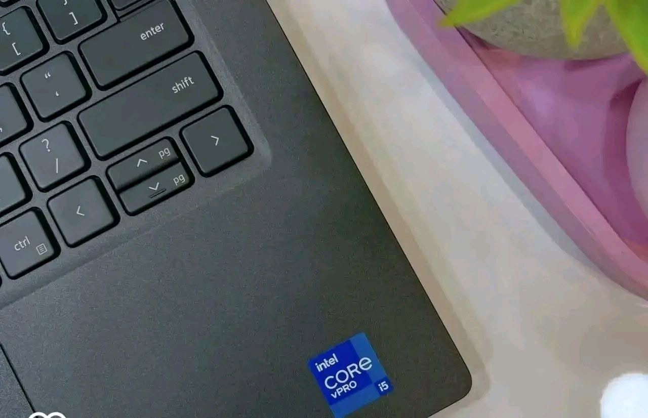 لابتوب Dell سوبر سلم الجيل 11 سوبر سلم فئة  G7 للبيع
المعالج core i5 الجيل 11 فئة G7
رام 8 كيكا DDR4
هارد 256 كيكا SSD
كرت الشاشه Intel Irix Xe حجم 4 كيكا
الشاشه حجم 14 انج ضد التوهج  دقة FHD
باتري ليثيوم 6 خلايا  شحن سريع 65 واط والباطرية ممتازة
كامره دقة hd تحتوي قفل فتح وغلق الكامره
 منفذ تايب سي و رام  وhdmi وسيم كرت وباقي المنافذ   الحاسبه كلش نضيفه وحلوه  
السعر 375 الف النجف, العراق


**إذا كنت صاحب هذا الإعلان وتريد حذفه لأي سبب، رجاءا أرسل رسالة إلى الدعم الفني**