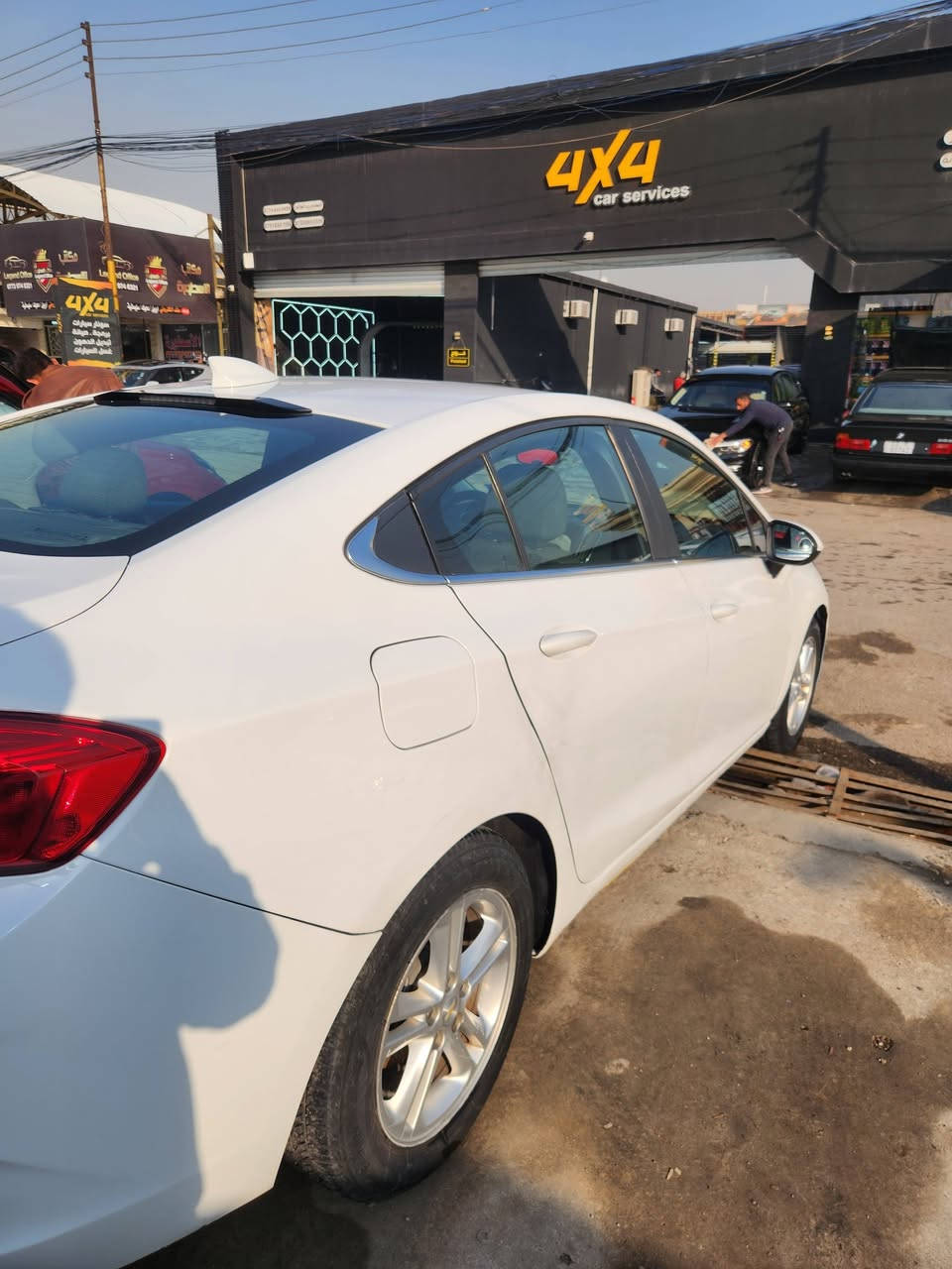 السلام عليكم  بلاش ببلاش   شفرليت كروز موديل 2018 ورده امريكي مواصفات نص فول مواصفات تحكم ستيرن ماشيه 100 ميل حجم الماكينه 14 تيربو كربون بنزين موجود سياره رقم نينوى ضرر السياره بونيد وجامله وتعديلها بارد مكان صغيره السياره حيل حلوه جاهزه سعر السياره 85 ورقه بها مجال شروط التحويل مكان السياره موصل الايسر رقم الهاتف ***********
