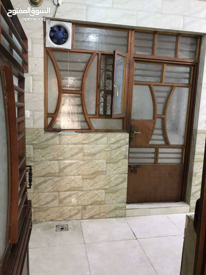 شقه للايجار  قي الاعظميه  قرب جندي ابو الحنطة
طابق ارضي 
🎆/  تحتوي على صاله وغرفتين  ومطبخ وخدمات  
 الايجار 500الف
***********
