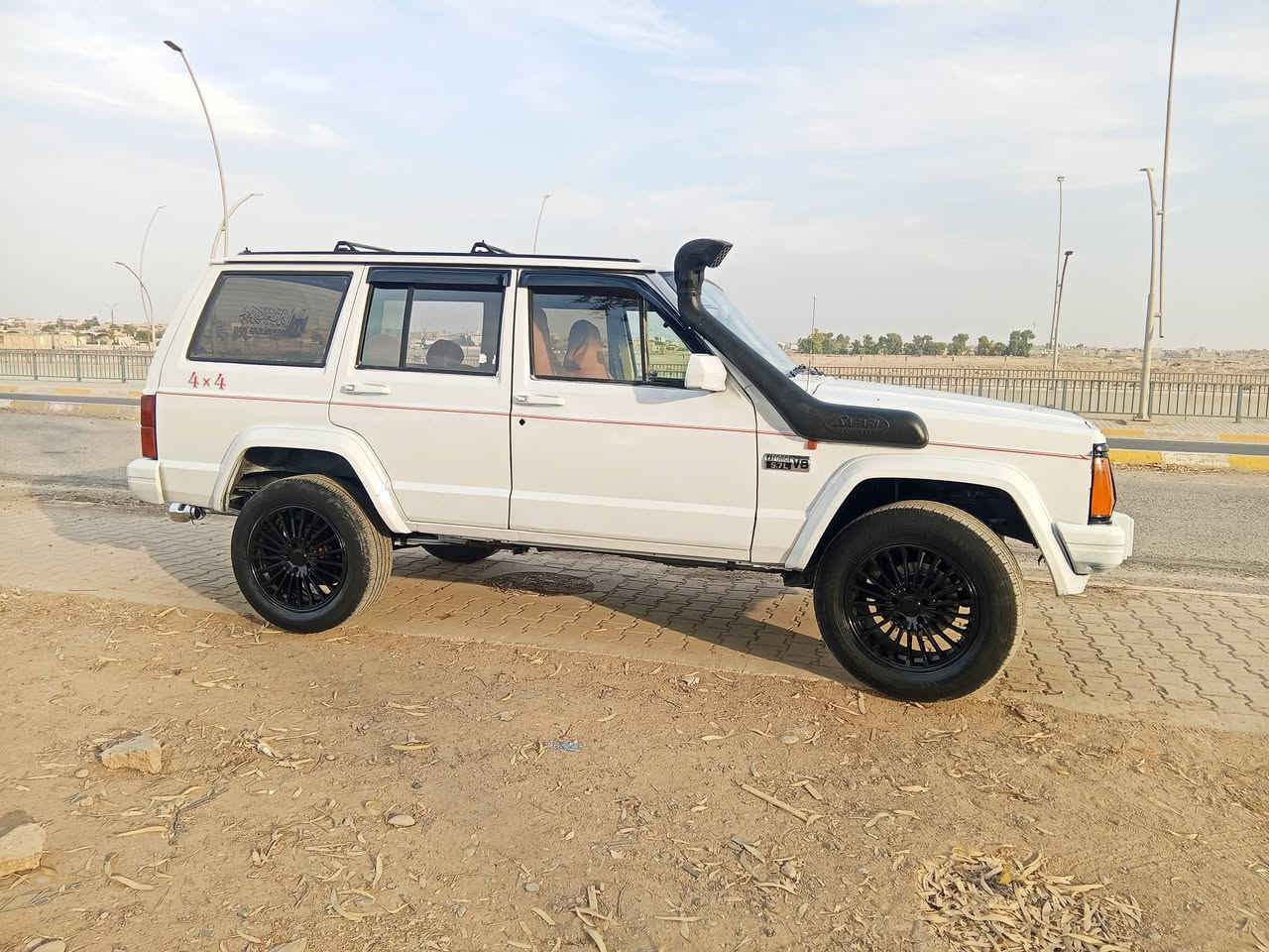 جيب شيروكي موديل 90 كير محرك بط راس ثور سيار جهاز من كوليش سنوي جديد 2030 ينتهي تبريد تدفة شغال سعر 35 بي مجال بسيط عنوان كركوك رقم موبايل ***********
