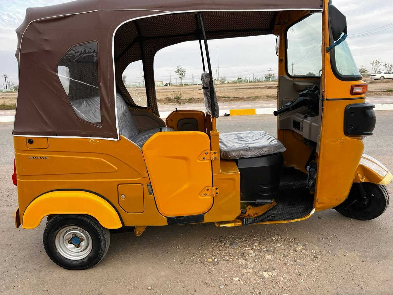 سلام عليكم
تكتك 2021
مكفوله ماعدا بارد بللغد 
مكينه تجفيت شركه 
معاملته واصله للبصمه الوكيل
وستلم سنويه
مكاني النصر
***********
