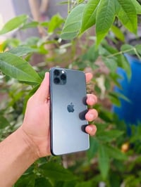 آيفون ١١ برو ماكس • ٢٥٦ • بطارية ٨٢