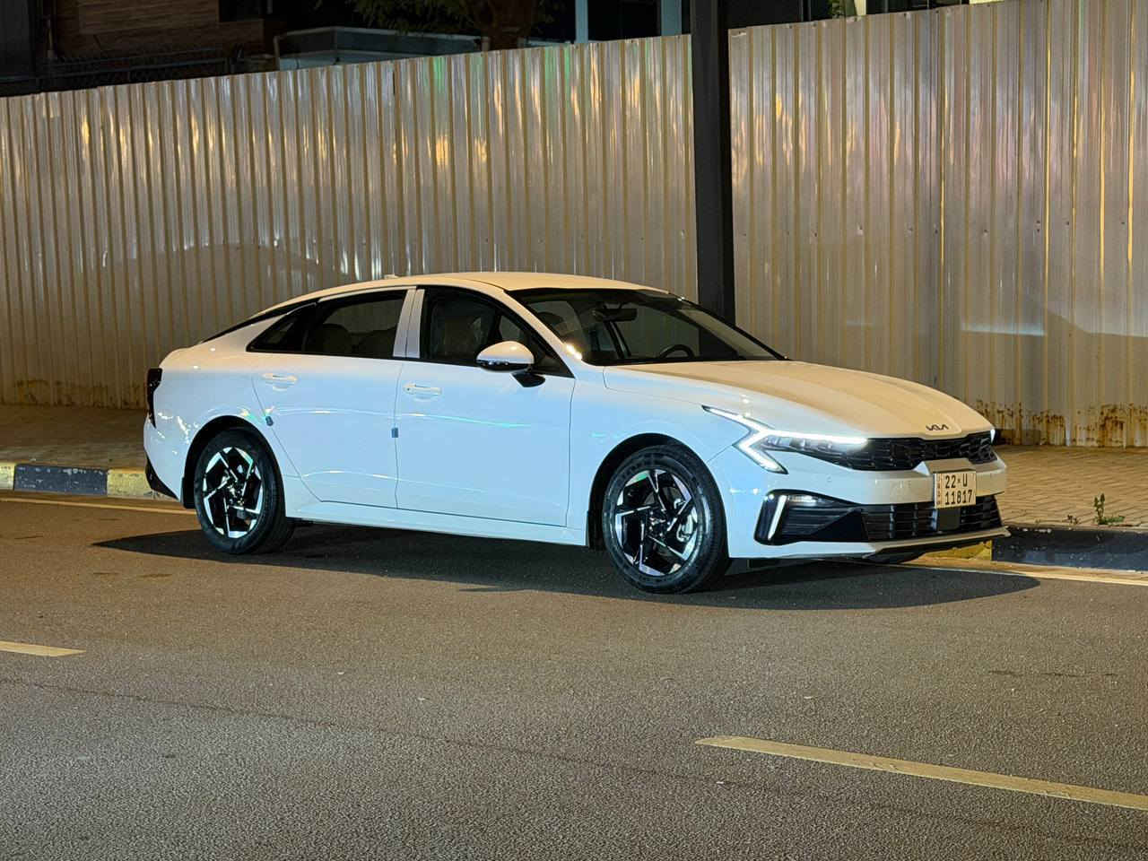 بسم الله الرحمن الرحيم
صلو عل نبي المفقود من سوك

اخوتي الطيبين كيا كي فايف k5 موديل 2025 وكالة نيم ام 12 تبديلة دهن مجانية فول الفول 1/1 قمارة حديد 

سيارة ماشية 28 الف حقيقي بعدهي داخل الضمان 

 صياناتها كلها بالشركة تخم تاير جديد صدر شركة سيارة كفالة من الصبغ والضربة والتبديل مكينة لوك كله محسن افولها حجم 2500 تبريد امانة الله ثلج الغرفة مالتها جديدة ومعتني بيها سيارة من الاخير. متعبك تشغل سويج وتطلع وين ميعجبك 

مواصفاتها 
حساس امامي خلفي  ..لايتات زنون ..مري شفط ..اشارة بالمري..نقط عمياء..حساس جنطة تحرك رجلك جوة الجنطة تنفتح..كرسي كهرباء..جنطة كهرباء..سايد بريك دكمة..مانع انزلاق..اوتو دم يعني المري تتضلل تلقائيا من الي وراك يشغل عالي..كاميرا خلفية بلادية...منافذ شحن سريع بالكراسي الخلفية تايب سي  ..شاشة جبيرة بلادية وليس عمل ..مودات قيادة اقتصادي وعادي ورياضي ..تحكمات جهتين بالمقود ..تبريد قطعتين..شاشة اعطال.. جام اوتو.. مثبت سرعة... تشغيل عن بعد..ويل جبير..تبريد شاشة…السيارة كلها بيانو بلاك

سنوية وهزة وارقام جدد كلهن‎

مغلفة ppf دعاميات ومري وجاملغات السيارة جديدة جدا 

اعتذر جدا عل الاطالة 

مكان السيارة السيدية

غير متواجد على الفيسبوك للاستفسار يرجى التواصل عل الواتساب او الاتصال على الرقم :-***********
السعر 23,300 دولار تجي تشوف السيارة وماقصر وياك اني بخدمتك التجي بي ترجع بي... بيع او مراوس
