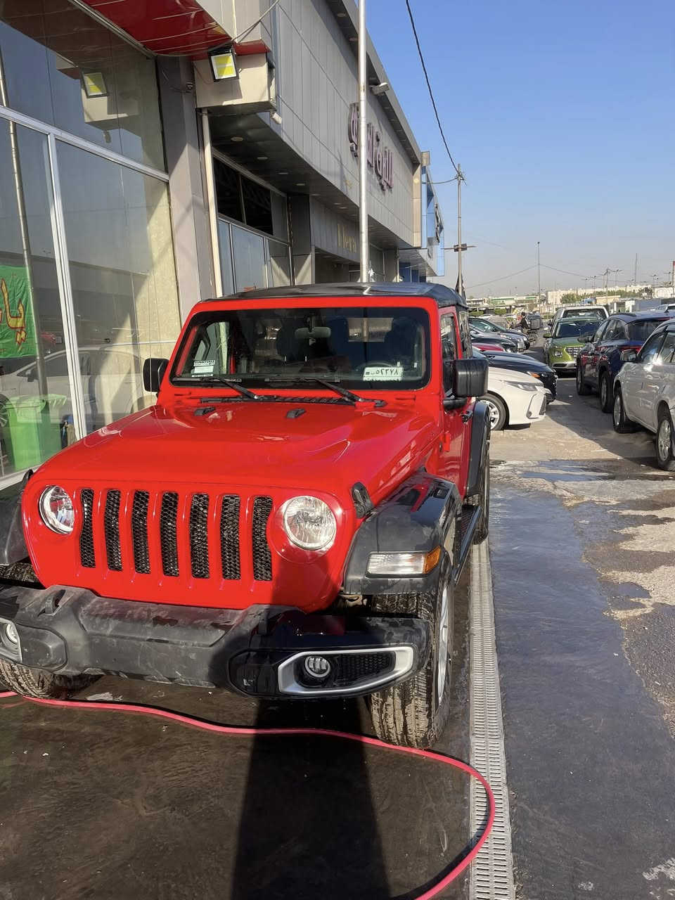 السلام عليكم 

جيب رانكلر 2023 سبورت

4 سلندر تيربو 

ماشيه 14 الف ميل 

تك باب كشف 

ومواصفات السبورت معروفه ميحتاج اذكرهن

بيها صبغ ع كد شبر بطرف البنيد
للاستفسار الاتصال ع الرقم *********** او عالخاص
