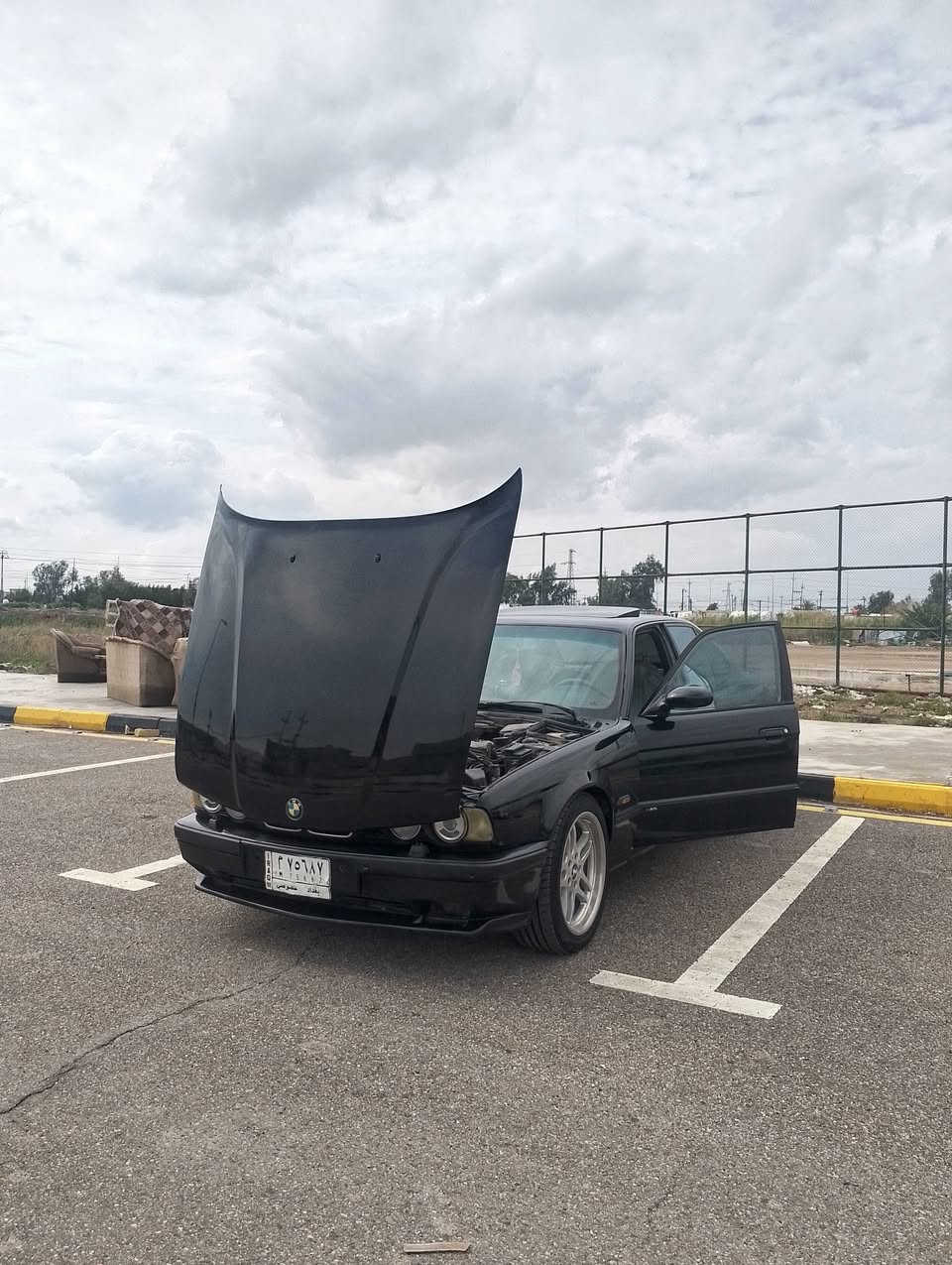 ما شاء الله ❤️ 

السلام وعليكم بي ام للبيع موديل 1993 سياره جديده ماكينه 12 سلندر كفاله كير كفاله كهربائيات عالشركه تبريد ثلج تخم تاير جديد سياره مال جناي كلش حلوه وجاهزة شاشه سياره صبغ للجماليه فقط بدون حادث سعر 68 وبيها مجال مكان واسط العزيزية 

          رقم الهاتف ***********.
