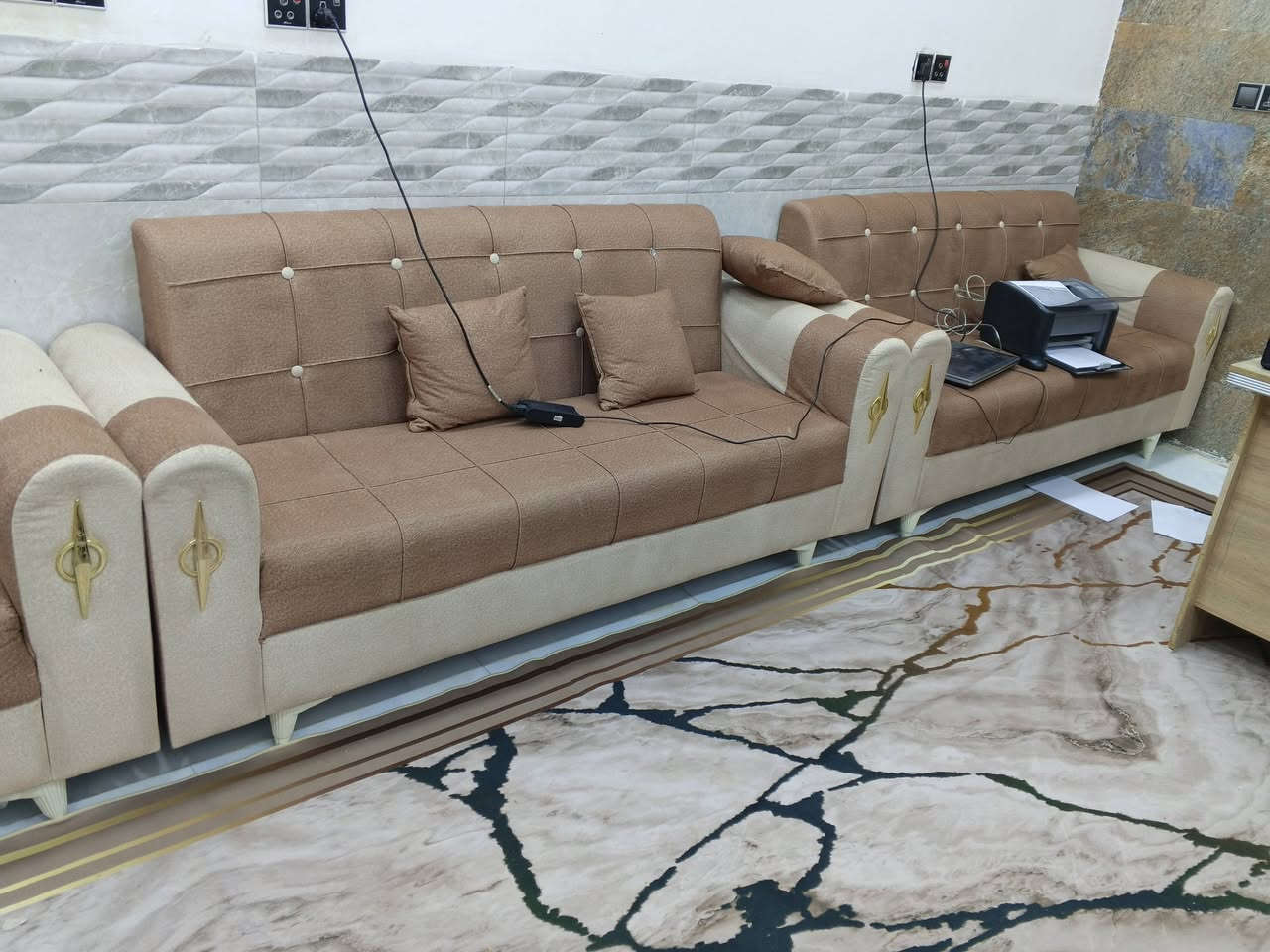 السلام عليكم تخم كلش نضيف استخدام قليل 12مقعد السعر 800وبي مجال بسيط ***********
