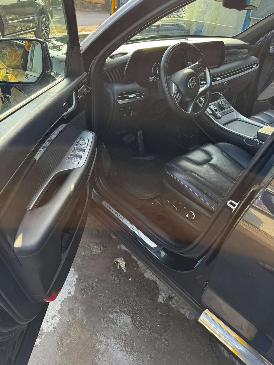 هونداي بلسايد موديل 2023 فول مواصفات 1/1 لفئة كلكرافي حادث بسيط موضح بل صور سبعة راكب كشنات vip محرك 3800 ستة سلندر وارد امريكي كشنات تدفئة تبريد مساج كشن لسائق خزن كشن كيارة كير بيانة لدات داخلية جميع الالوان دفع امامي رقم لسيارة بغداد بصمة البيبان لمس تقديم ترجيع بل ريمونت تشغيل عن بعد طاك بيهة ايرباك لبردة من جهت لسائق فقط و براس لسنة 2026 بل احتفالان انضربت طلقة بل بنيد مامبينة اصلا سعر السيارة 310 و بيهة محال بسيط عنوان بغداد الغزالية ***********
