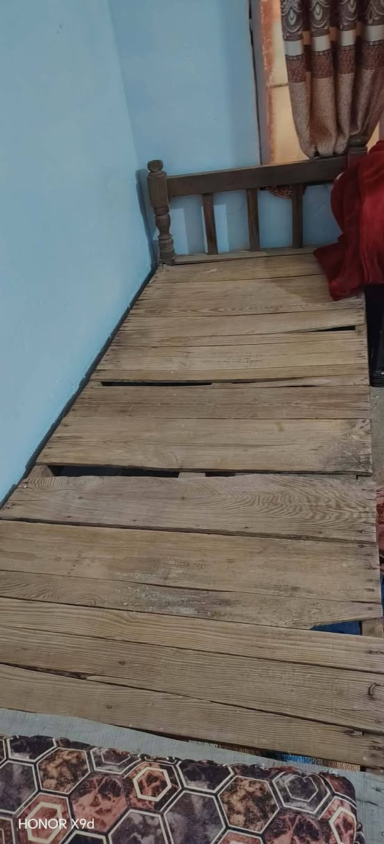 تخونه خشب للبيع اربع كلهم اب 60 وبيهم مجال حي الانتصار *********** بي وتساب
