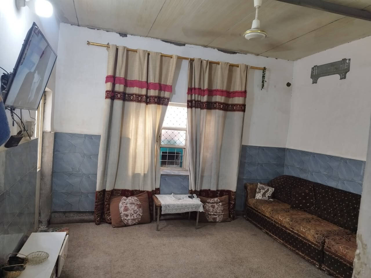 سلام عليكم عندي بيت تجاوز بل زعفرانيه شارع المعهد تبليط مجاري مي كامل مكمل ***********
