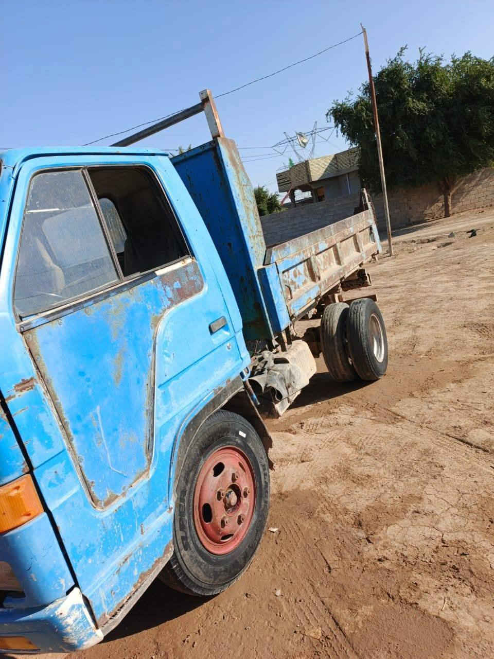 مكلف بلنشر كنتر قلاب
موديل 2000   محرك 105
رقم واسط    مكان السياره واسط ناحيه الدبوني شارع العام   سنويه صاقطه   محرك جديد
سعر 55 وبيه مجال
***********. رقم صاحب السياره
