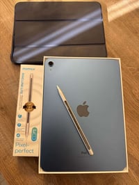 ipad 10 64G  بطارية 100‎%‎  دورات الشحن 61  مع الحافظة و القلم و ملحقا...