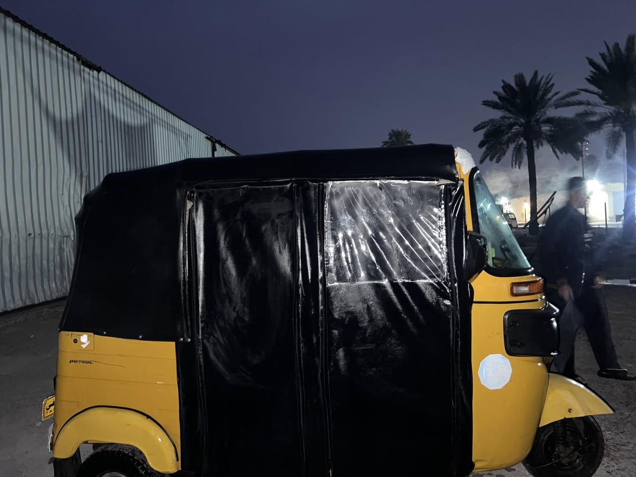 للبيع تكتك موديل ٢٠١٩/١٢/٣٠ تكتك مرقمه ديالى ، مرتبه ونضيفه دواساتها لغدها كلها نضيفه وبلاديه مابيها خياسات وكلها شغاله كهربائيات ضفاير جديده مابيها اي نقص من ايدي كبل للشارع للاستفسار ***********
