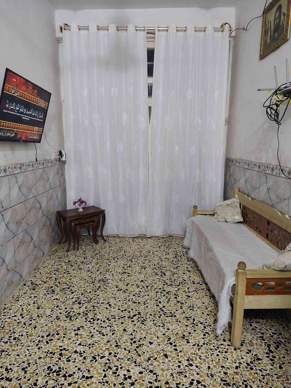 دار للبیع في حي الحكيم نزلة افران المهدي قرب جامع الرحمن الواجهه ٧ م والنزال ١٦ متر يحتوي على غرفه واستقبال وهول وصحيات ومناور عدد٢ وصحيات البناء طابوق درجه اولى للاستفسار الاتصال على الرقم ***********

