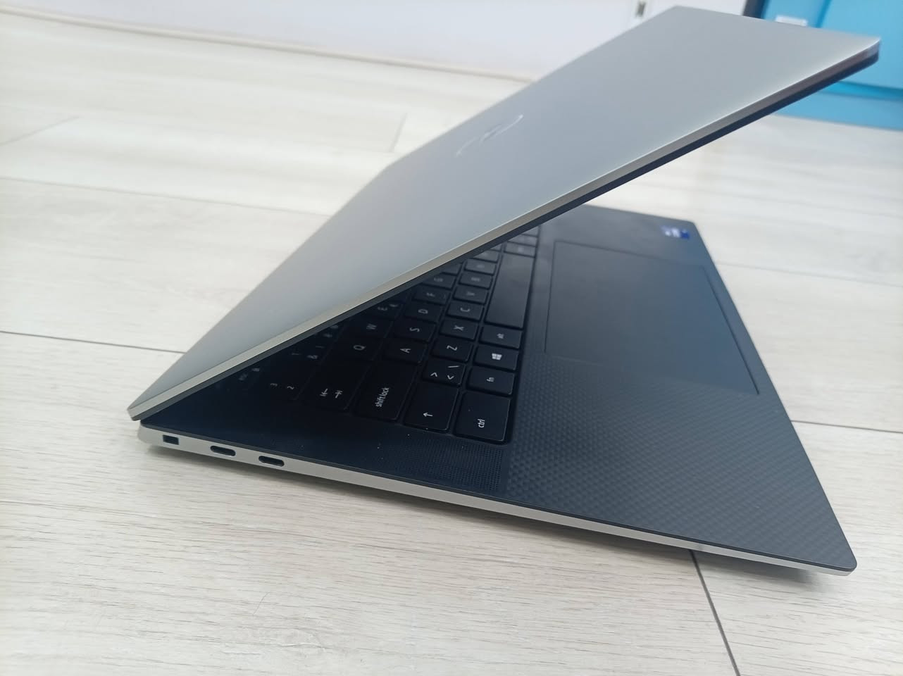 DELL PRECISION 5560
آخر إصدارات شركه ديل من فئه ال PRECISION
الجيل ال 11 مع شاشه تاتش اسكرين 4K 🔥🔥
أقوى الاجهزه الوركستيشن  في السوق الجيل الحدااشر والحاله زيرو حرفياً
مواصفات الاب توب بالتفصيل :-
____
الموديل:- DELL PRECISION 5560
-البروسيسور :- Intel® CORE i7-11850H الجيل الحدااشر
-الرامات :- 16 جيجا من النوع DDR4
-الهارد :- 512 جيجا بايت من النوع SSD.M2 السريع جداً
-كارت الشاشة المدمج :-  Intel® UHD Graphics for 11th Gen Intel® Processors
-كارت الشاشه الإضافي:- NVIDIA QUADRO T1200  4G DDR6
-مساحه الشاشه:- 15.6inch 4K🔥 TOUCHSCREEN

ضمان سنة  ♥️ حالة زيرو بدون ولا خدش 
متوفر شحن لجميع المحافظات ♥️
للحجز 01141582550


**إذا كنت صاحب هذا الإعلان وتريد حذفه لأي سبب، رجاءا أرسل رسالة إلى الدعم الفني**