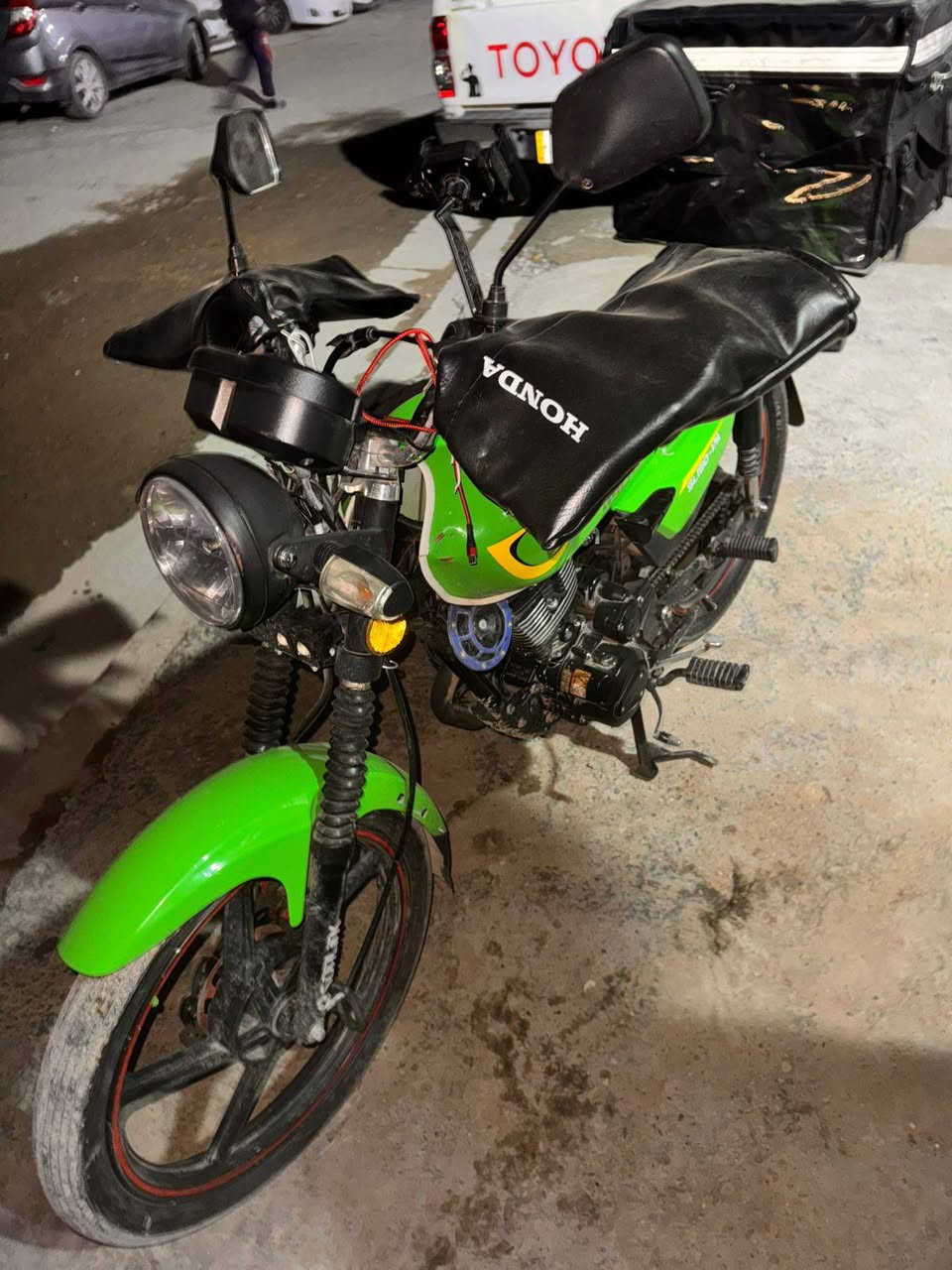 سلام عليكم سولنك ماكس للبيع دراجه زيرو بعده على وضع الشركه موديل 24نكره سلف كهربائيات كله شغاله بيه لايت زنون يعمي العين أوراقه كامله اصوليه الدراجه هيه واكسسواراته مع صندوق 950 بيه مجال مكاني بغداد غزاليه رقم ***********
