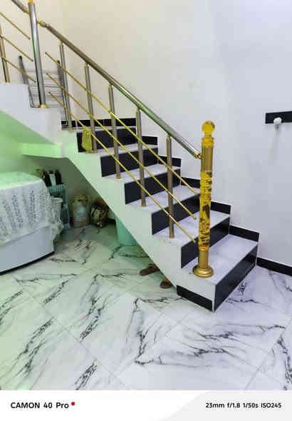 هذا البيت مساحه 100م بشط العرب الفيروزيه يبعد عن الاربع شوارع كيلووين 
يحتوي على غرفتين وصاله واستقبال وصحيات ومطبخ وناور 
نوع العقار طابو صرف زراعي سند 25 بأسم عراقي 

السعر 52 وبي مجال شراي 
لتواصل على الارقام التاليه 
***********
***********
