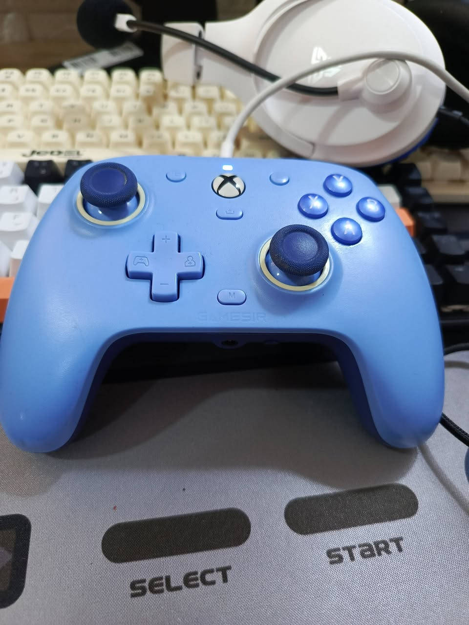 سلام عليكم
جويستك كيم سير GAMESSIR اصلية لون ازرق 
الجويستك جديدة تعتبر جديدة كارتونة كاملة الملحقات تتوافق مع هذه الاجهزة (Xbox (one_seres s. X والبيسي والحاسبات الجويستك مخصصة للالعاب والكير مالتهة مغناطيسي يعني انسى تعطل عندك 
السعر 30 توصيل داخل كربلاء 3 محافضات 5
اذا تريدهة توصيل تدفع عربون 10 الاف من خلال كي كارد او رصيد اثير ابو 10 تفحصهة امام المندوب بس ماعندي استرجاع 
مكاني كربلاء حي المعلمين 
الرقم             ***********
