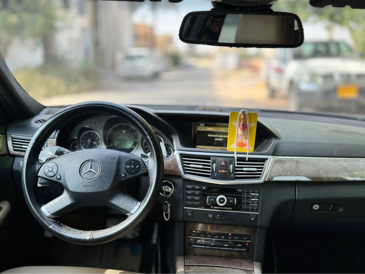 سلام عليكم مارسيدس E350 2011 رقم انبار انكليزي 
 
كير مكينه كله مكفوله 

ماشيه 110 كيلو متر حقيقي
بدون ضربه ولا صبغ مكفول 

تبريد  تدفئه قطعتين تحكم اوتو 

سقف بانوراما تحكم اوتو 
 
كت amg بلادي. 

فورماتيك

 تحكم استيرين 3 انظمه تحكم  شفتات كير 

كشنات كهرباء خزن ميموري 

ويل بلادي تايرات نظاف 

صدر 80بالميه 

سعر 173 وبي مجال  بغداد حي الجامعه 

*********** بغداد, العراق
