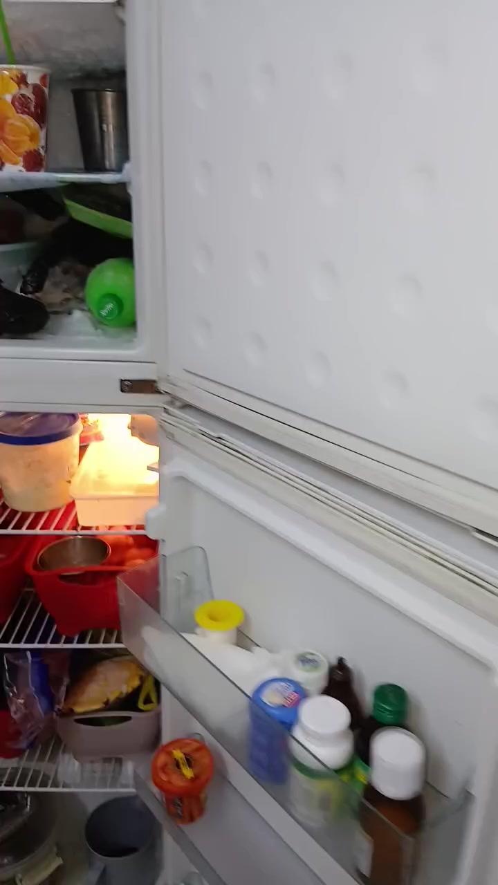 السلام عليكم ثلاجة نوع شينون 18 قدم تجميد فوك وجوة ممتاز جدا ارتفاع 170 سم سعر 170 الف بيهة مجال بسيط سبب البيع اشتريت اكبر منهة الله شاهد مابيهة اي مشكلة مكاني البياع الشرطة الخامسة منطقة الدوانم ***********
