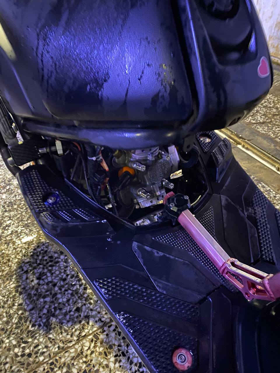 سلام عليكم سكنس جبلي دراجه رمبه بيه تزويد خير من الله 
بكلايت 
ويل مشيف 
درع شاصي 
قبق عنبار 
صالنصه اصليه 
ستيرن كاربون الياف اصلي 
جاملغ كاربون الياف اصلي 
كلج خلفي رياضي اصلي  
مكينه ٥٨ونص بيه معدل مال موت دراجه قويه كلش 
سعرهه مليون 150بيه مجال قليل او مراوس مكاني بغداد الاسكان شارع مستشفى طفل ***********
