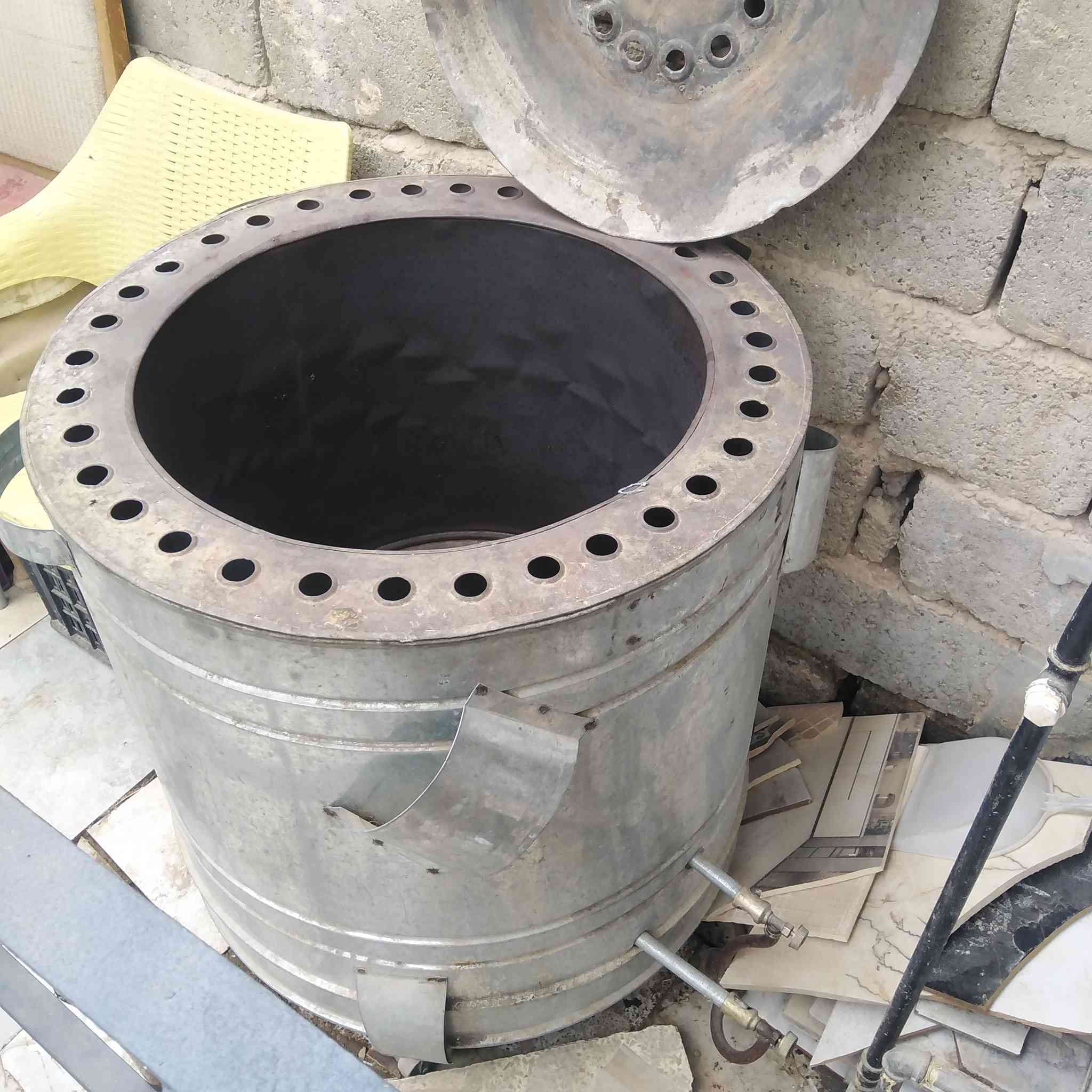 السلام عليكم غراض للبيع في حي  الجولان الفلوجه ميز حديد السعر٦٠ تنور حديدالسعر٣٠ كيزر حجم ٨٠لتر٣٥ غراض دراجه شحن ٢٨ بوب خشب الواحد ١٠ الاستفسار الاتصال على الرقم ***********
