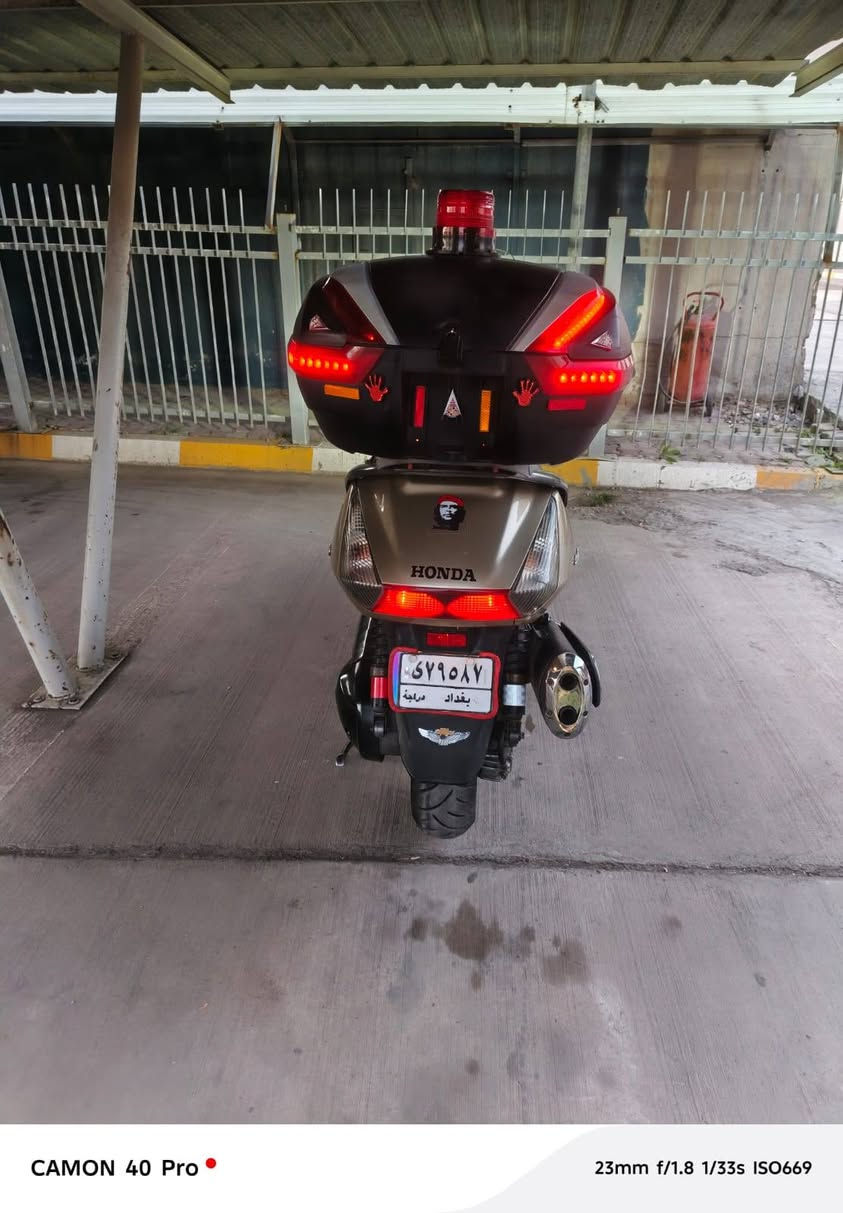 السلام عليكم اخوان
مرخصت مدير الكروب
سلفر ونج محرك 400 وارد امريكا دراجة كاملة وخير من الله نظافة فول ومكفولة كفالة عامة السعر اتصل وبيك خير ودلل 
مكلف بل نشر رقم صاحب الدراجة
‏‪***********‬‏
