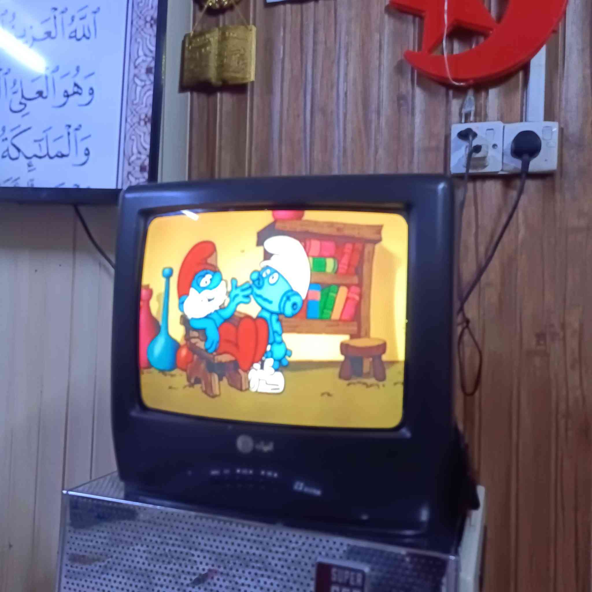 سلام عليكم .تلفزيون قيثارة. حجم 14. نظافة 90 %  مع ريمونت  التلفزيون بي ظمان صورة وصوت  ممتاز. ✓.  سعر قفل 30 الف.


**إذا كنت صاحب هذا الإعلان وتريد حذفه لأي سبب، رجاءا أرسل رسالة إلى الدعم الفني**