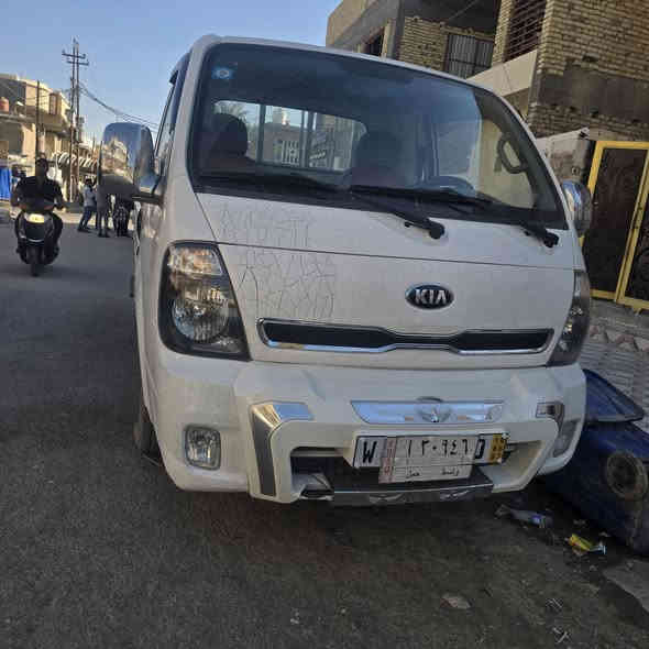 سلام عليكم كيا حمل للبيع موديل ١٥ تحويل ثاني يوم سيارة نضيفه سعر دفتر [١٠٠] ورقه ***********
