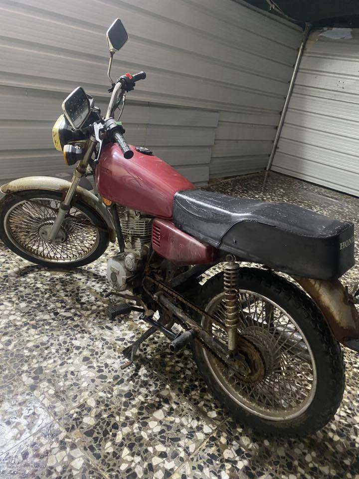 السلام عليكم دراجة 5 گير سيفان موديل 23 كلك مكفولة من السرقه تشتغل سلف وهندر السعر 200 بيه مجال قليل /مكان الديوانية  / للاتصال على الرقم /***********
