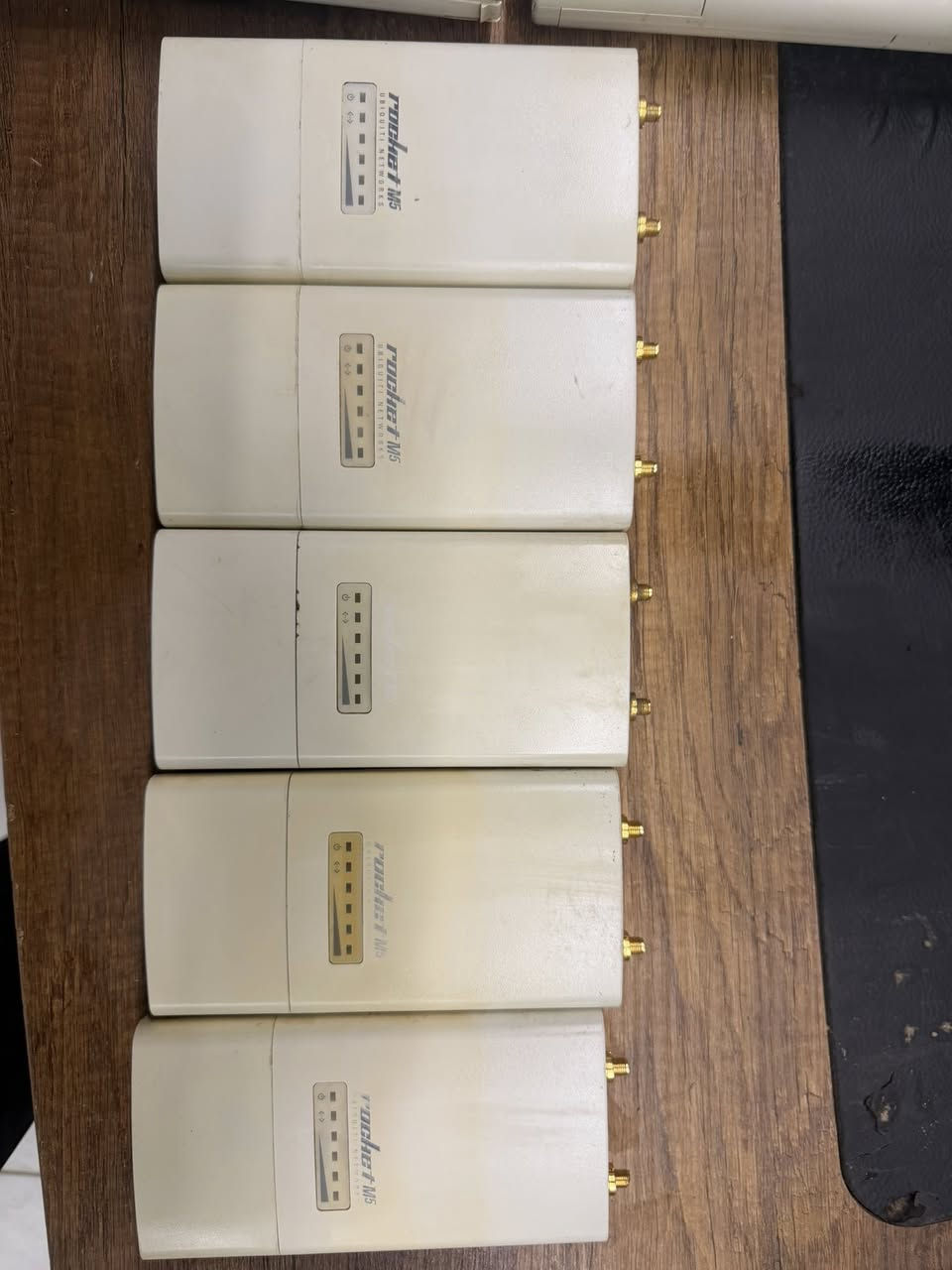 توفر لدى مكتبنا
راوتر بورد 912 سعره 40 الف 
رواتر بورد 951 سعره 40 الف 
روكت xm سعره 40 الف
تك ميموسا مع محولة 170 الف 
يوجد لدينا توصيل لكافة المحافظات 
***********
