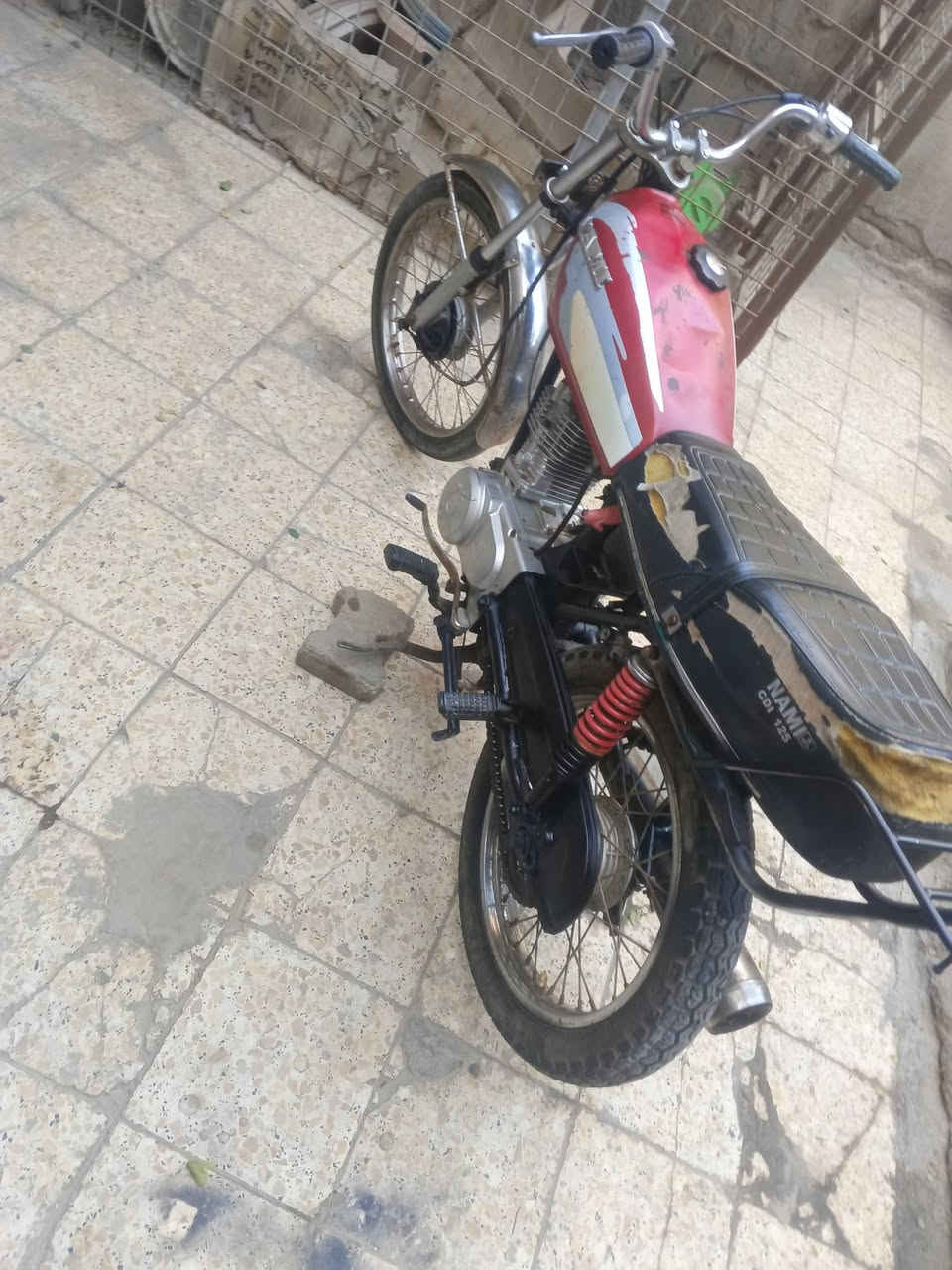 سلام عليكم دراجه ايراني نامه شلامجه . ادوات مكفوله من السرقه . الدراجه حلوه شلعه ومعدل مكينه تشك الكاع جديده . دبلات شغاله . السعر 350 وبيهه مجال . مكاني بصره . ***********
