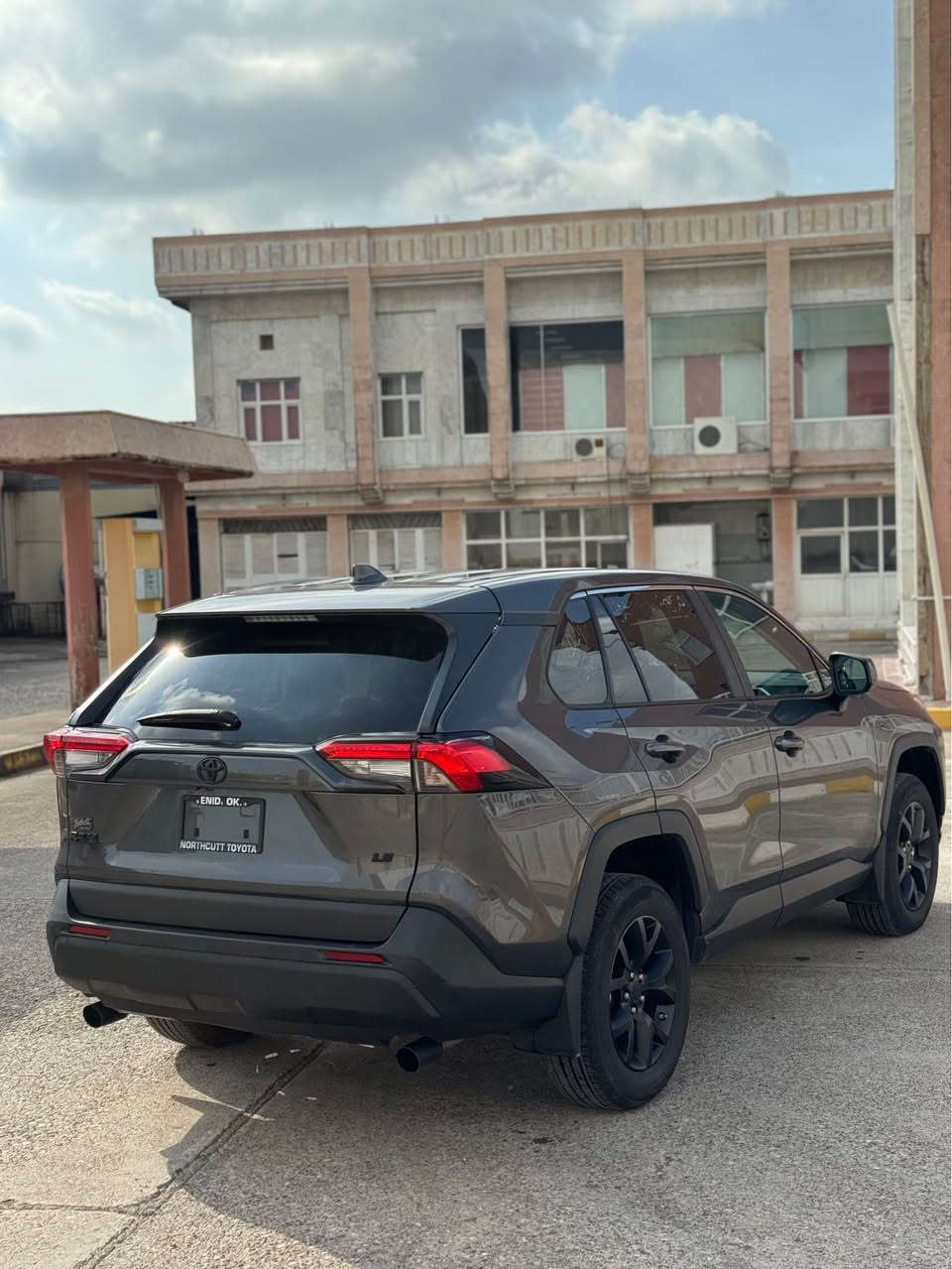 تويوتا رافور موديل 2024 AWD سيارة بجم و ورة كبس فقط اقل من شبر راس جملغ صبغ بدون نقطة داخل بدون ايرباك شرط ماشية ٤١ و سيارة فورويل موصيفات LE كاميرة حساسات و ويلكب و شاشة و مود ECO SPORT NORMAL بريك بصمة بعد بي موصيفات سيارة رقم كاتي رقم شرط و ٩٠ يوم ويا رقم سعر ٢٣٥$ و بي مجال عنوان عقرة رقم موبيل *********** اكر, نينوى
