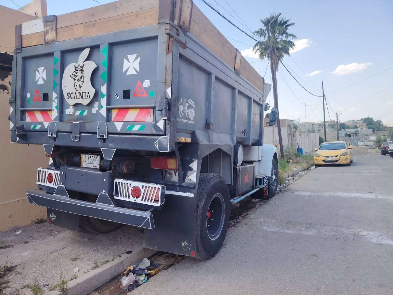 سكانيا للبيع قلاب 111 رقم الماني بغداد شرط الوكالة ولتحويل طخم تاير مكينه عادي كير 5 جاهزة للشغل مكان الموصل *********** كورك ***********
