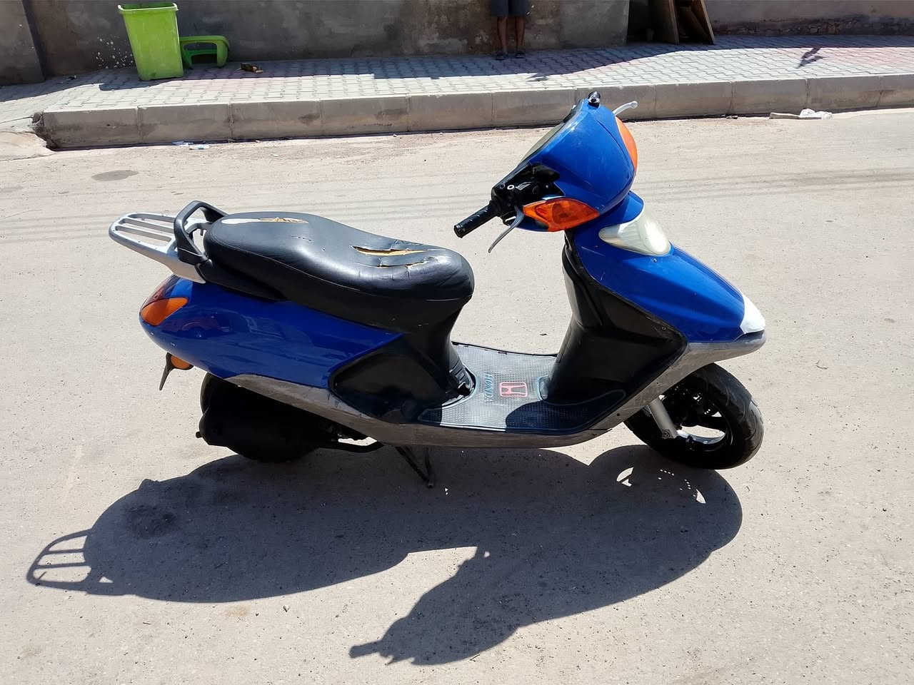 سبيسي ماليزي كلها شقاله   السعر 300وبيها مجال المكان الكوت النوار خلف مستشفئ الكرامه  ***********
