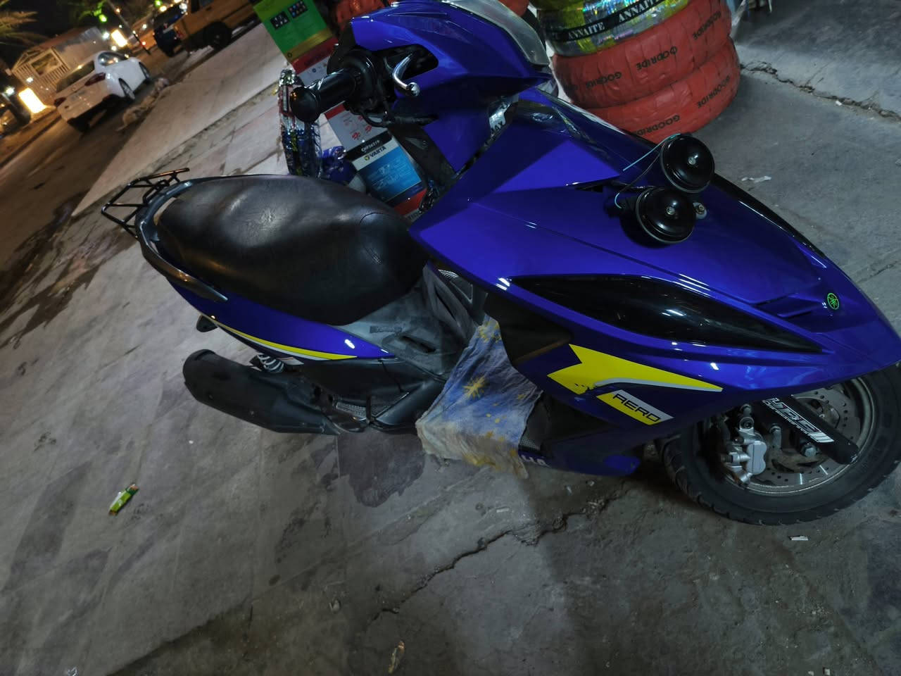 السلام وعليكم 
دراجه جي تي ار للبيع كفرات تجاري مختوم تاي وان الاصلي ضمان يوم كامل اذا الدراجه مفتوحه لو مجفته ترجع الدراجه هورن سيدان الاصلي ولايت زنون الاصلي
الدراجه مكفوله كفاله عامه ولا شخط بيه
السعر 950وبيه مجال 
مكاني بغداد الشعلة 
الرقم والاسفسار فقط واتساب ***********
