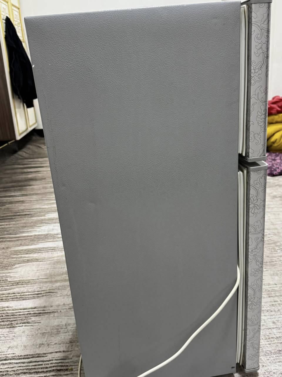 سلام عليكم ثلاجة حجم صغير طول 83سم العرض 42سم عنواني البصرة الحيانية سعرها 150وبيها مجال نضافة 100‎%‎100
رقمي ***********
بي وتساب
