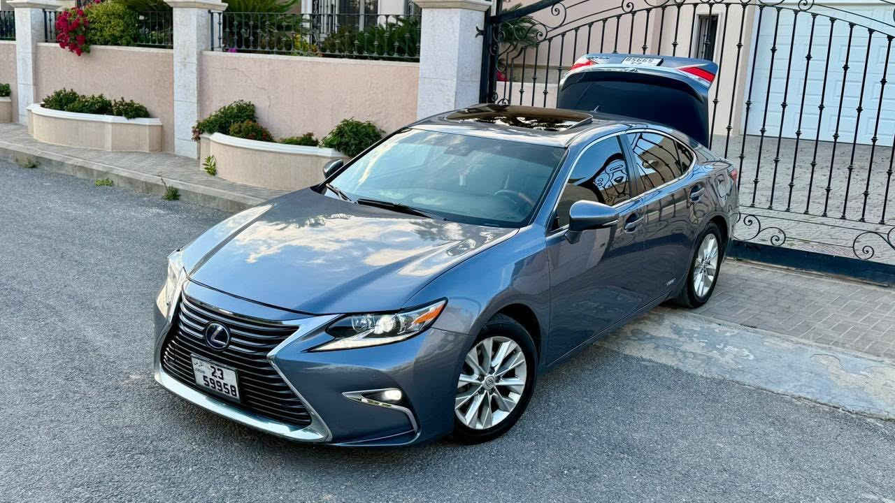 بسم الله الرحمن الرحيم
للاستفسار 
0781660719
السعر 13900
LexusES300h فل كامل 
اللون: فيراني
العداد: 114 ميل 
الحالة: ممتازة جدًا - لا تحتاج أي شيء وصيانة كامله بالمركزية

المواصفات:
محرك هايبرد اقتصادي 2500cc بقوة 200 حصان
إجمالية
جير CVT ناعم
دخول وتشغيل بصمة
كراسي جلد كهرباء مع دعم قطنية
تبريد وتسخين مقاعد أمامية وتسخين مقاعد خلفيه
فتحة سقف
مسجل شاشه +ماوس 
شبابيك  كهرباء ا
+ بلوتوث + AUX + USB

موديل 2013 محدثه 2016
Lexus Premiumنظام صوت
كاميرا خلفية + حساسات خلفية
نحكم مقود كهربائي مع أزرار تحكم
مثبت سرعة
DRL نهاري + LED إنارة
نظام توفير الوقود ECO ونظام Sport
مراتب خلفية واسعة مع فتحات تكييف وتكييف منفصل
مرايا جانبية كهرباء
مانع تجاوز 
تحديد مسرب 
مرخصه ومؤمنه لشهر ١٢
صيانة دورية منتظمة
زجاج double glass لعزل افضل
تحكم ستيرنج. 

 والسياره بالصلاة عالنبي مش ناقصها اشي نظيفه جدا

السعر 13900

فحص السياره 
امامي يمين ضربه ع الراس 
امامي شمال جيددددد 
خلفي يمين جيدددد 
خلفي شمال جيددددد 
للاستفسار 0781660719


**إذا كنت صاحب هذا الإعلان وتريد حذفه لأي سبب، رجاءا أرسل رسالة إلى الدعم الفني**