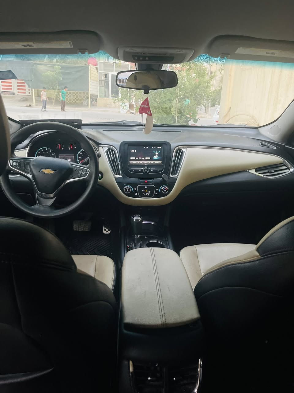 سلام عليكم للبيع مستعجل
ماليبو موديل 2018 فول عده الفتحه

محدثه 20

بصمه تشغيل 

تحكم استيرن 

شاشه جبيره 

مكينة 1500 تيربو 🚀

تبريد ثلج

سياره جاهزه تخم تاير جديد 

سياره بيها جاملغ خلفي  بدون دواخل 

وبالعراق بيها ربع جاملغ امامي 

رقم  نجف  ((بسمي)) سنويه جديده  هزه وفحص 

مشروع وطني  وين متريد تداور 

85 وبيها مجال بسيط جدا 

مكان السياره  نجف 

رقم الهاتف***********
