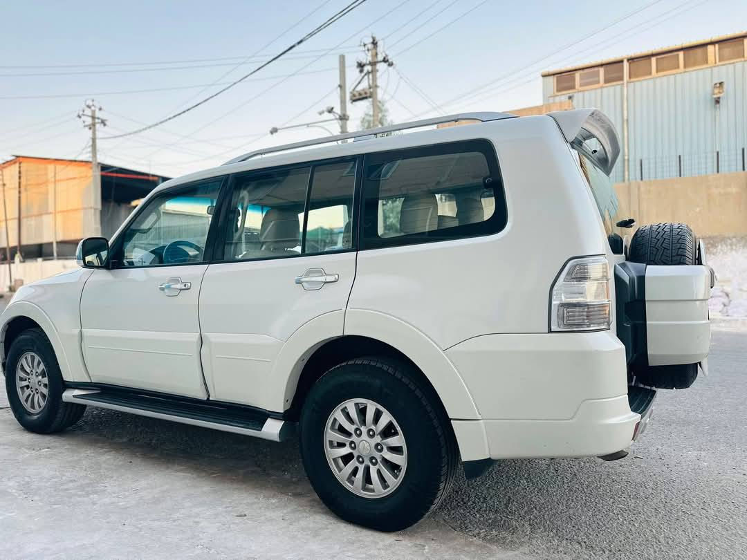 بسم الله الرحمن الرحيم
السلام عليكم 
(سيارة باجيرو)🚙
موديل (2012)
مكفولة كفالة عامة 
المواصفات:
مري شفط 
دفع رباعي 
محرك 3500 المرغوب 
شاشة 
كامرة 
تحكمات استرين 
7 راكب 
دوشمه جديدة 

السيارة جديدة بمعنى الكلمة 
رقمها اربيل بأسمي اتريد تحويل ثاني يوم اتريد وكالة 

السعر (170)وبيها مجال 
الاتصال والاستفسار ***********
ديالى بعقوبة
