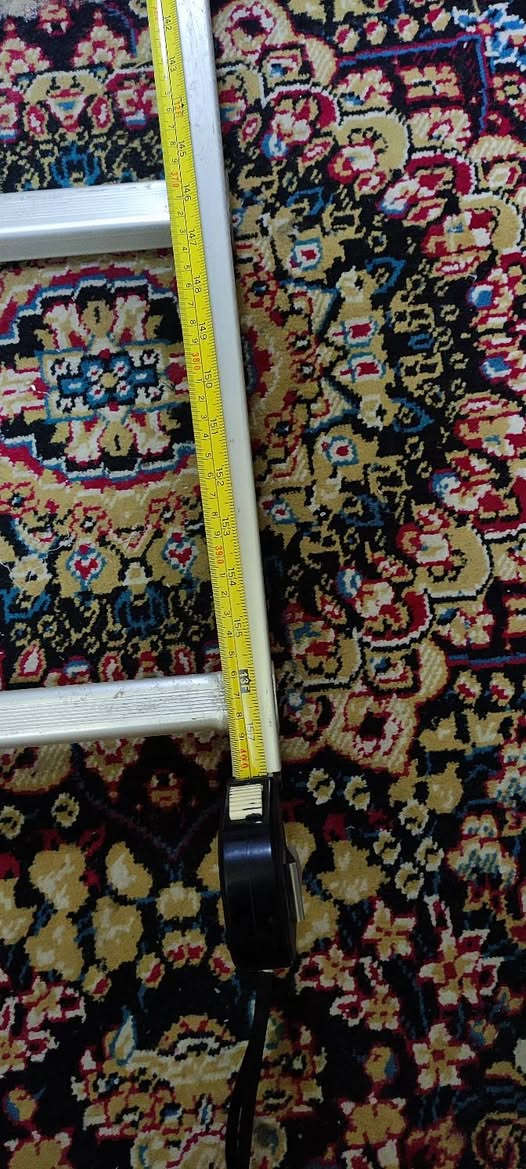 سلام عليكم شباب وشياب الكروب المحترمين عندي درج المنيوم قطعه وحده يجي نظيف انتاج  قديم طوله قريب ال4 متر عدد البايات 14 بايه 
سعره 125 مكاني بغداد وهذا رقمي للتواصل ***********
