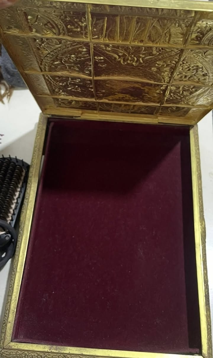 شوايه شاورما 50  طباخ 100 مفرش تخم  جديد 6 متر ب 15 شسوارات ب 30كلهم  مرايه  ضوئيه ب 25 مغسله  معلقه ب30  معصاره برتقال ب 10ترمز  مع حافضات ب7 سنك ب 25 باب صاج تفصال طول مترين ب 60 ميز طعام مع كراسي ب 70   حافضه قران ب 15   قلايه  ب 30  بوتات  جديد قياس 39 ب 25 مكان  بغداد الجديده


**إذا كنت صاحب هذا الإعلان وتريد حذفه لأي سبب، رجاءا أرسل رسالة إلى الدعم الفني**