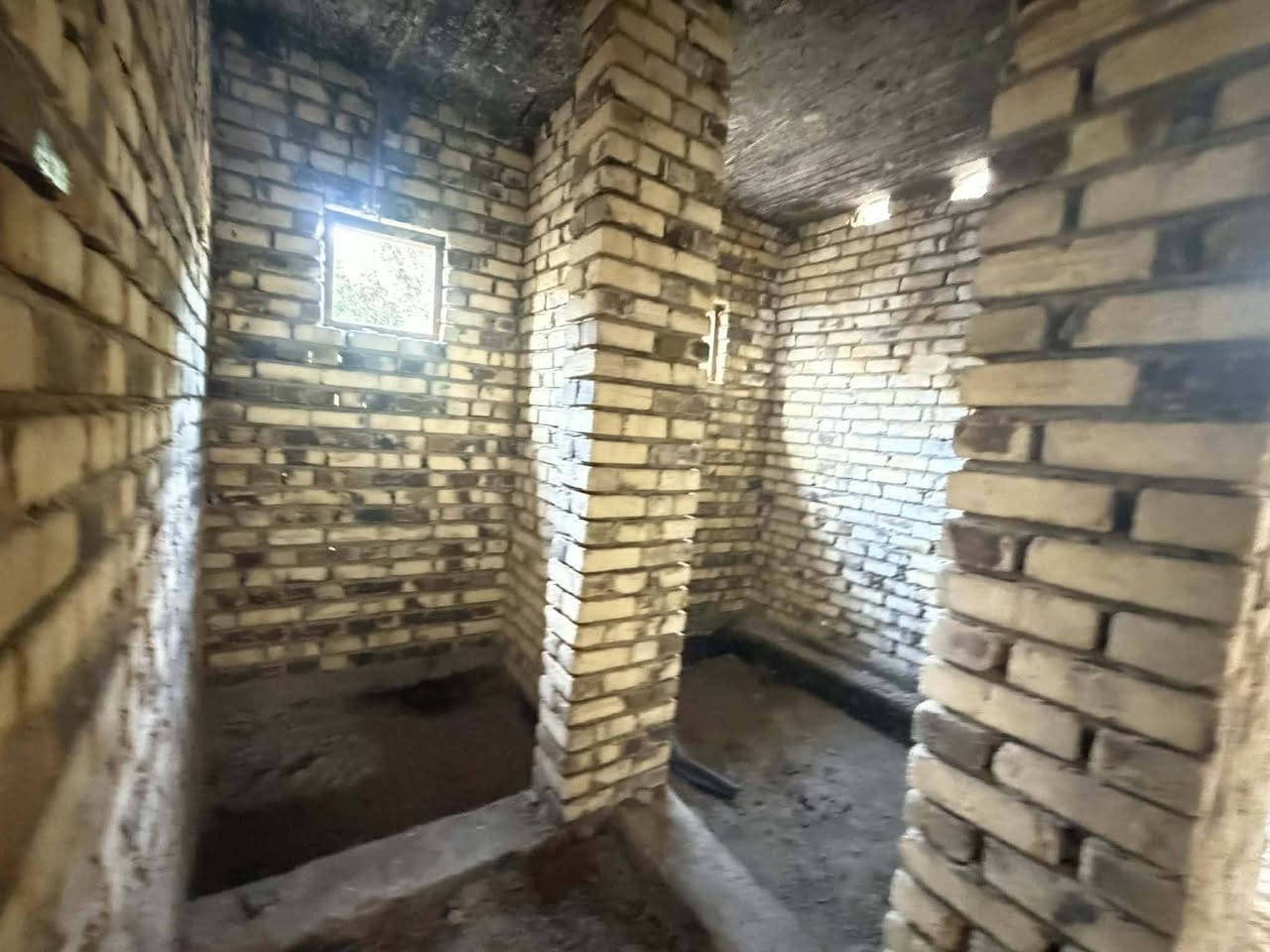 لبيع هيكل ٢٠٠متر طابو زراعي سند ٢٥  عنوانه حي الرضا الثانيه بفرع صالون نازك متكون من غرفتين نوم وصاله وكلدور ومطبخ وموزع ومجمع صحيات وبيتونه وستاره  الاتصال على الرقم ***********
