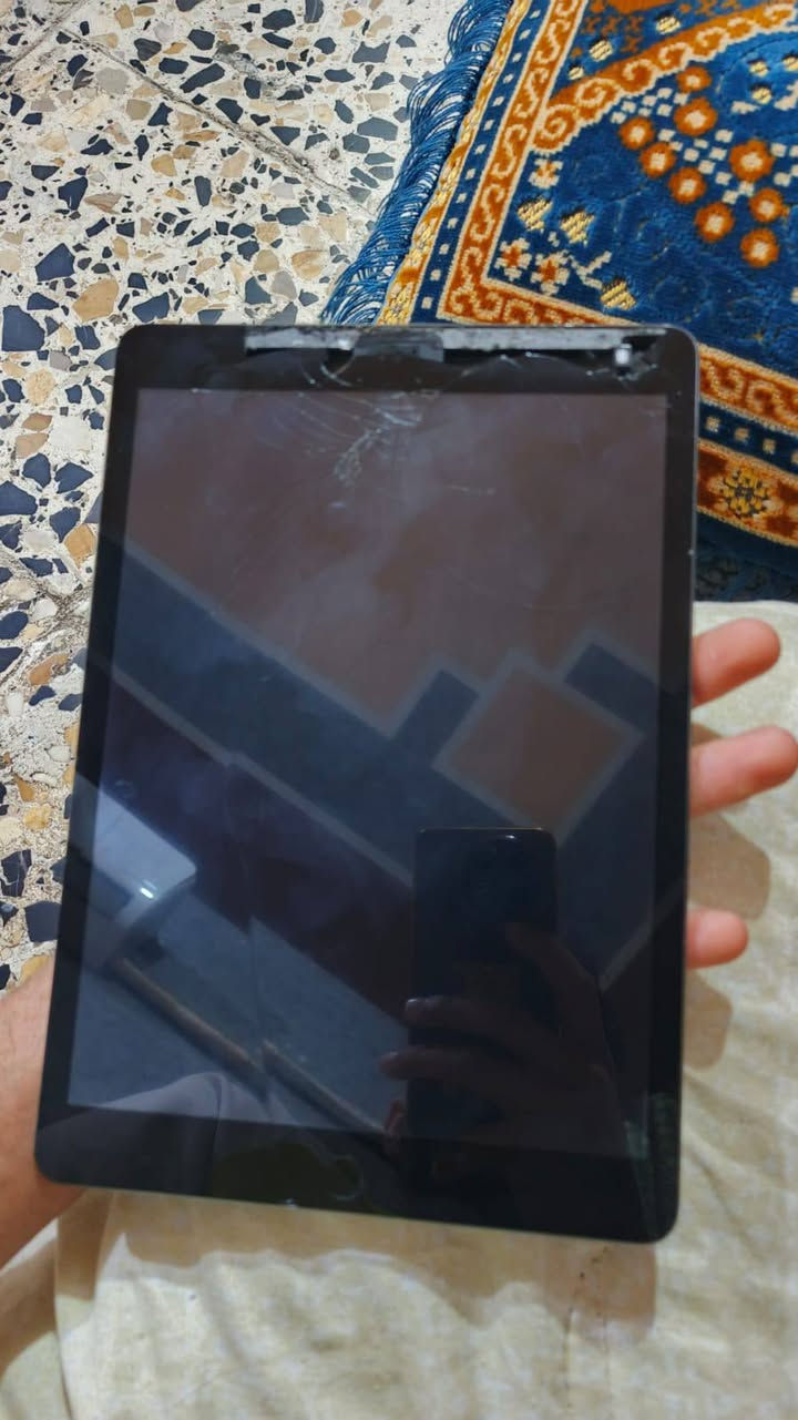 سلام عليكم ايباد 9
ذاكره ٦٤
بطاريه فول
نضافته حلوه 
فقط كلاسه مفطره 
ببجي فول سلاسه 
كله شغال 
سعره 120
مكاني فلوجه 
***********
