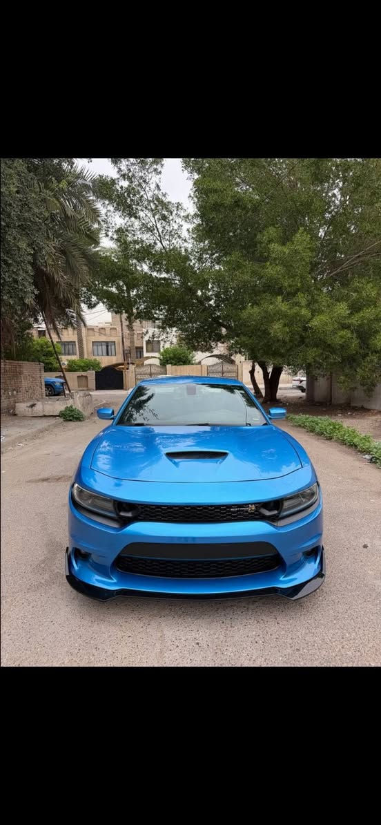 السلام عليكم للبيع جارجر 6400
 سكات باك سوبر تراك باك٢٠١٨
ماشيه ٥٣ الف 
حادثه جداً بسيط بدون لغد بدون شاصي بدون ايرباك بنيد فقط مبدل ومصبوغ وشبر بالجاملغ الايسر الخلفي كلير مو اكثر من شبر 
تراي زيرو سياره جاهزه صدر تايرات دسكات 
مواصفات السياره 
شاشه كبيره كار بلي
تشغيل عن بعد
شفتات ستيرن
كشنات كنتاره وجلد 
كشنات كهرباء 
كشنات الاماميه تدفئه تبريد
الكشنات الخلفيه تدفئه
خزن ميموري
كامره دواره 
حساس خلفي 
رادار جانبي
مري قلاب 
نقطه عمياء
مري تدفئه 
ستيرن تدفئه
الاظافات الي ع السياره
بيه دركه فور جت الياف طبيعي
بيهه ويل نجمه خسفه قويه اصلي 
تايرات خلفيه ٣١٥ امامي ٢٧٥
لد تكساس 
كت لحايه لامع
بيهه اويل برثر 
شوته K&n
اويل كاج كان
ستريس بار اصلي 
بيهه برمجه مصطفى ايگل 
كت اوف وطلقات وببكورن
سياره كلش قويهه 
فول نعومه 
السعر بيه مجال للطيبين الماعنده ياخذه بلاش
مكاني بغداد حي توس افاق عربيه


**إذا كنت صاحب هذا الإعلان وتريد حذفه لأي سبب، رجاءا أرسل رسالة إلى الدعم الفني**